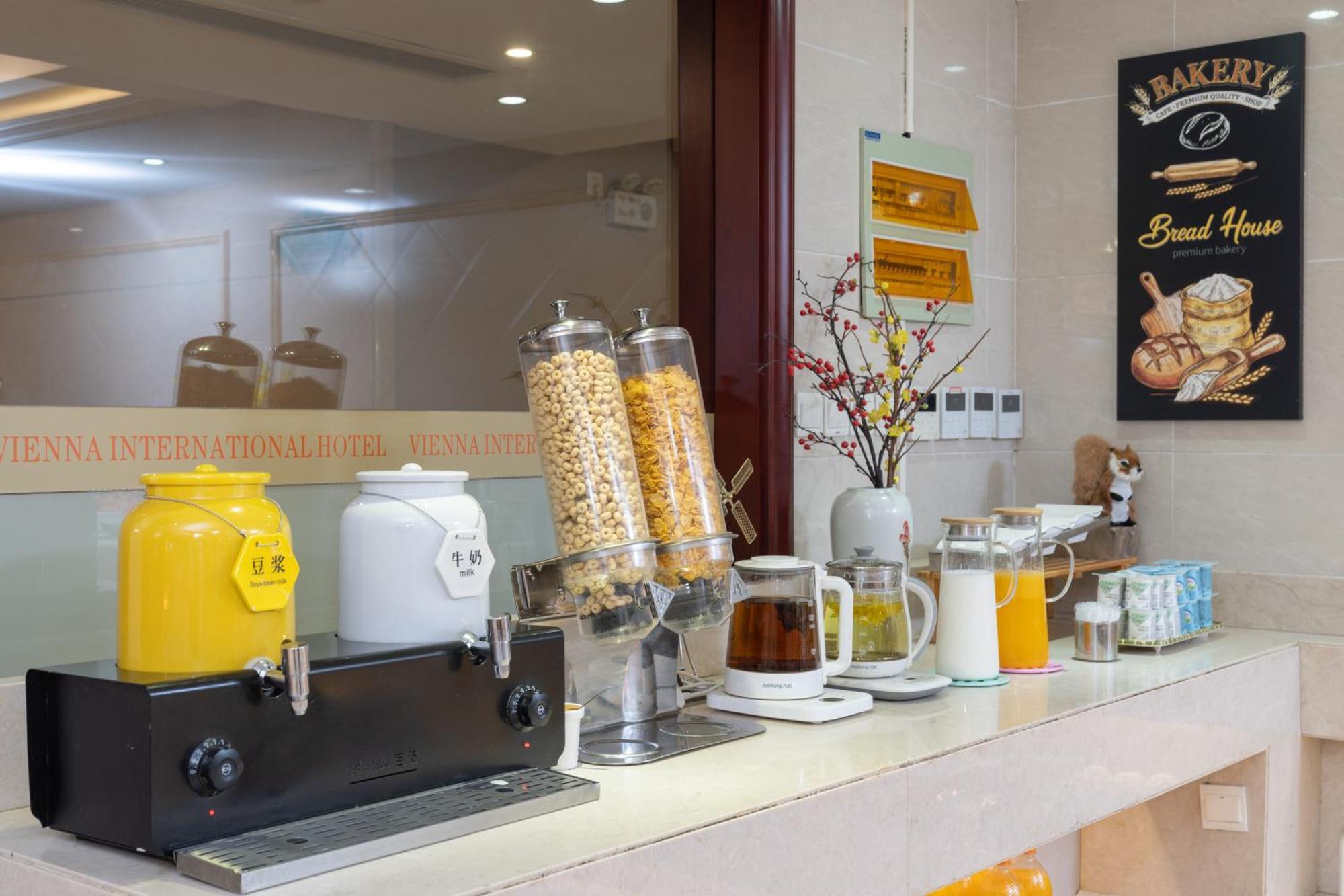 Vienna International Hotel - Shanghai Pudong Airport Free Trade Zone - Free Shuttle Bus To Pvg Airport And Disney Land Xangai Exterior foto
